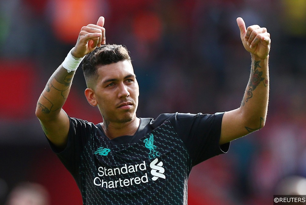 Roberto Firmino gives a thumbs up to the crowd away to Southampton