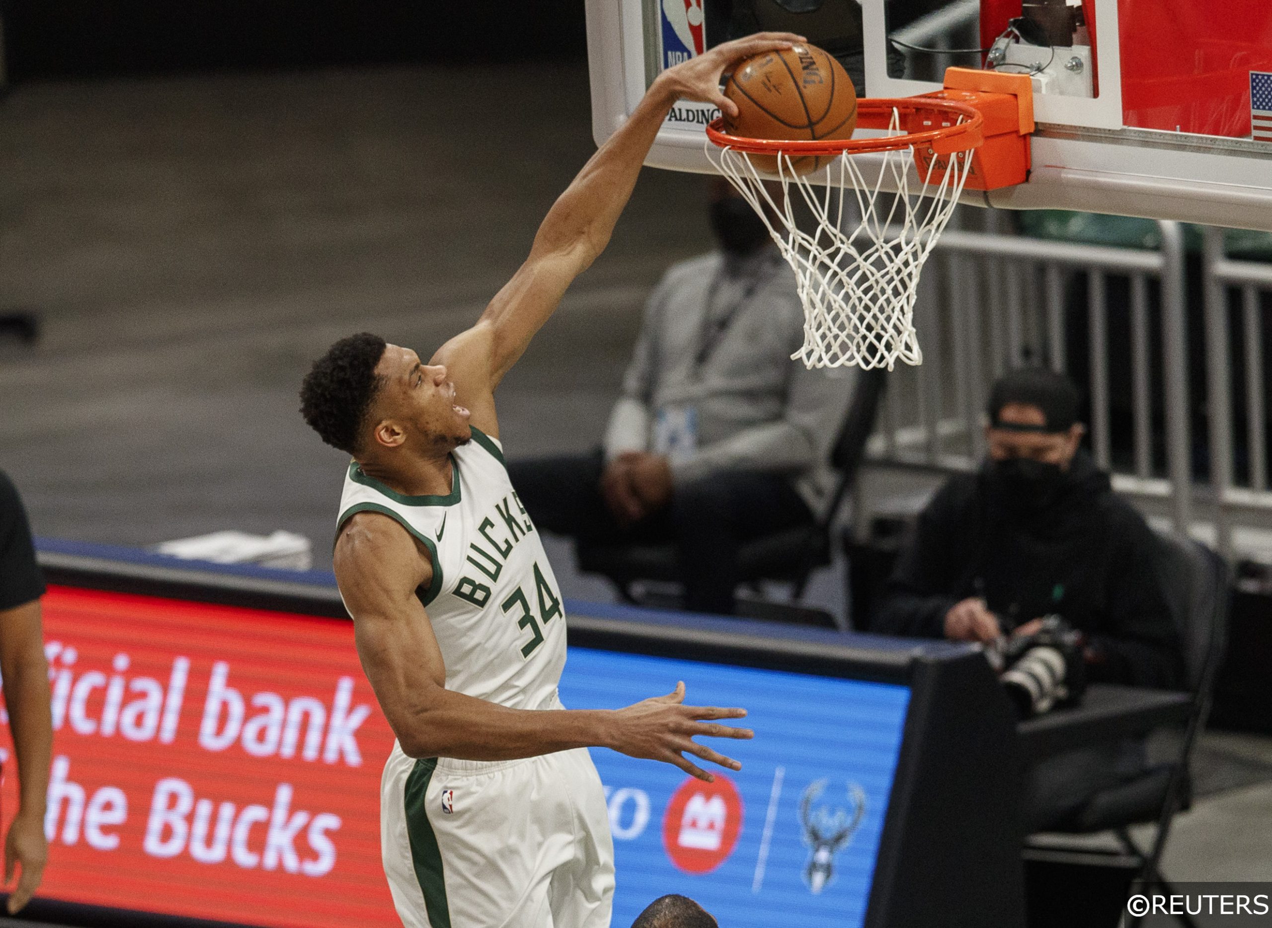 COMPLIANT - Giannis Antetokounmpo dunks for the Bucks